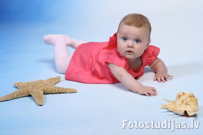 Bērnu fotogrāfs - mazuļu fotografēšana un fotosesijas zīdaiņiem. Zīdaiņa foto fotostudijā