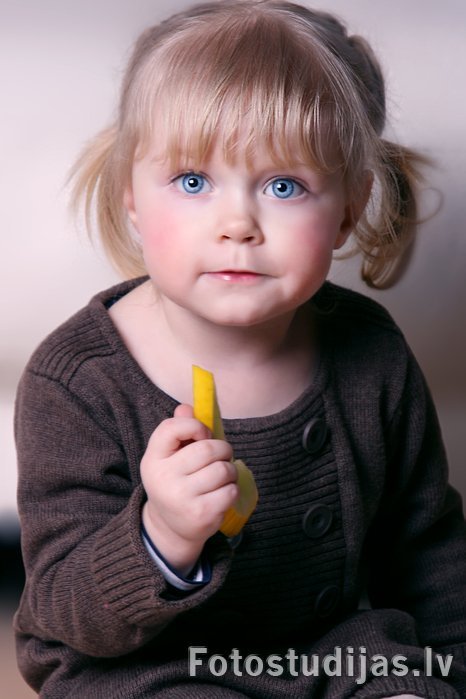 Children's Photographer - Baby photoshoot. Kids photo in photostudio