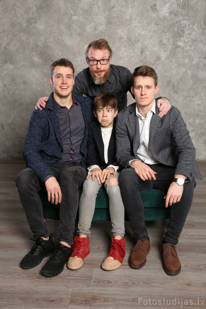 IMG_0393 Vecpuišu ballītes fotografēšana