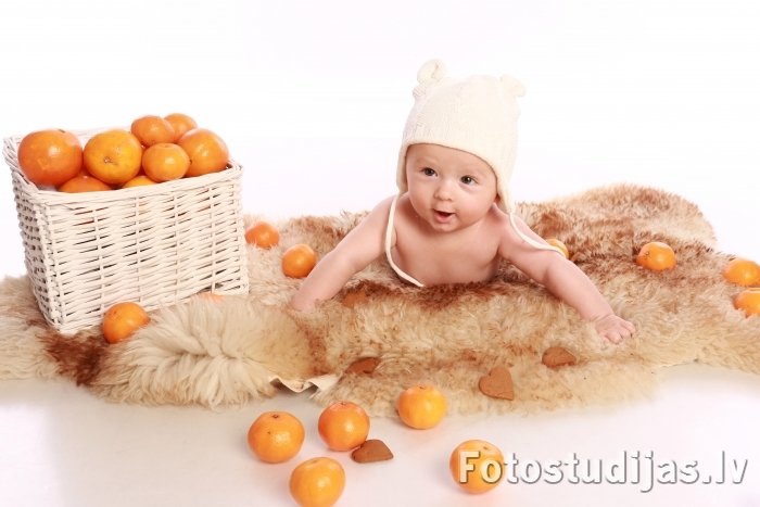 Bērnu fotogrāfs - mazuļu fotografēšana un fotosesijas zīdaiņiem. Zīdaiņa foto fotostudijā