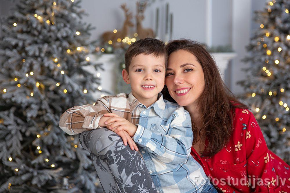 Christmas spirit in family, friends and individual photo shoots